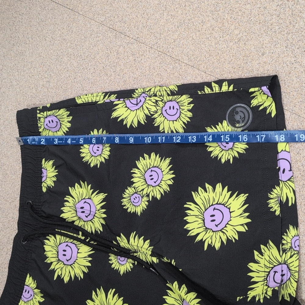 Neff Shorts, Smiley Face Flowers Sunshine, Retro Look Board Shorts Trunks, Large - Picture 5 of 12